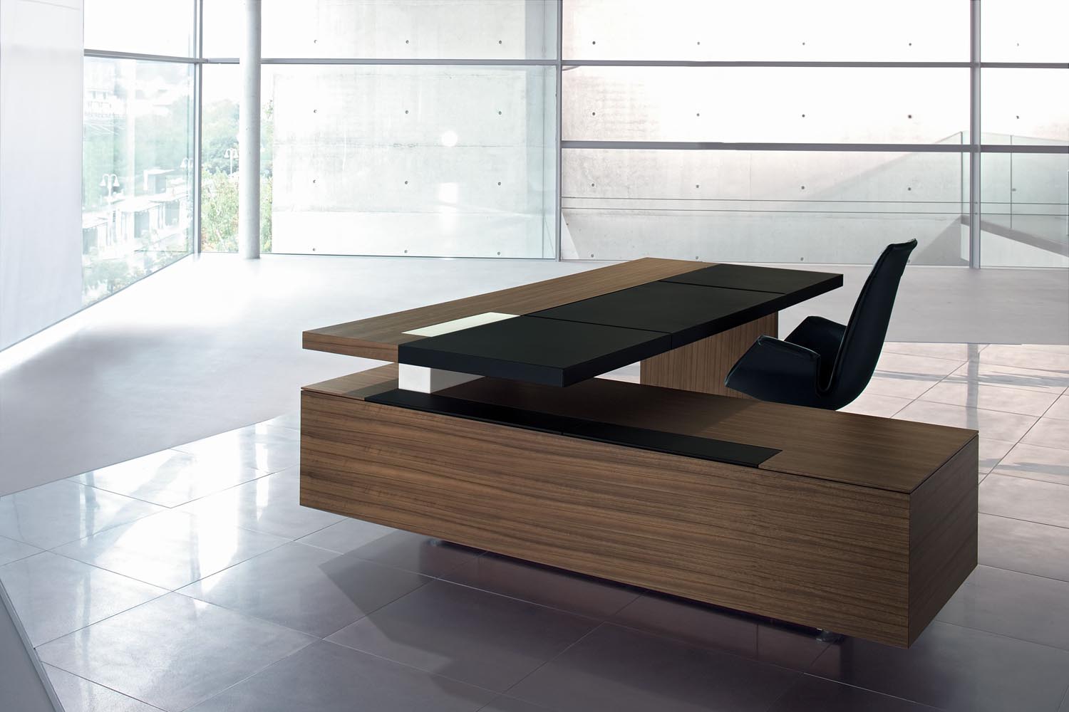 Walter Knoll CEOO Desk