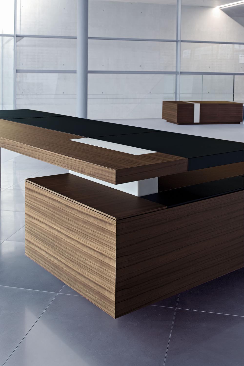 Walter Knoll CEOO Desk